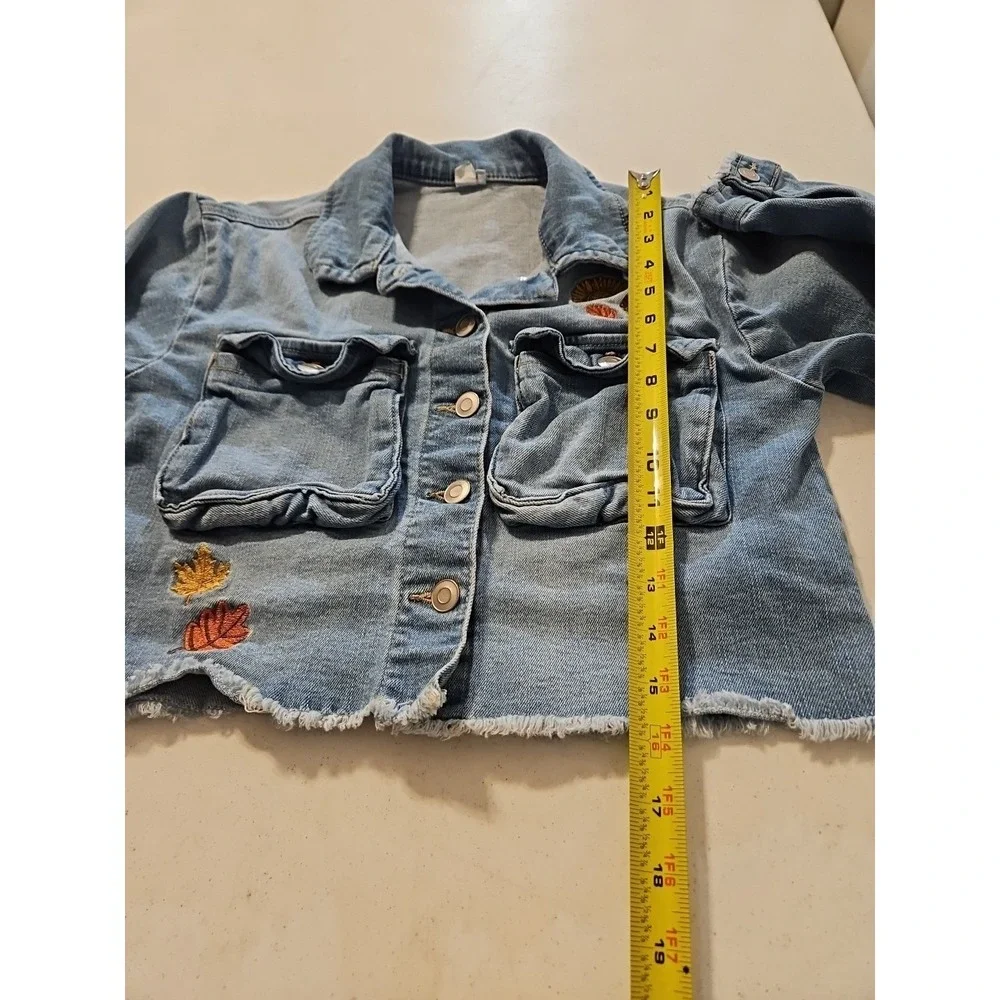 Denim Cropped‎ Jean Jacket Embroidered Flowers Frayed Button Fall Small (A1211)